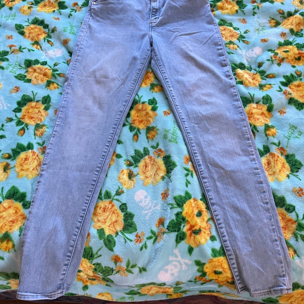 Women’s Levi’s Mile High Super Skinny Jeans - Light wash 
W 31 L 30